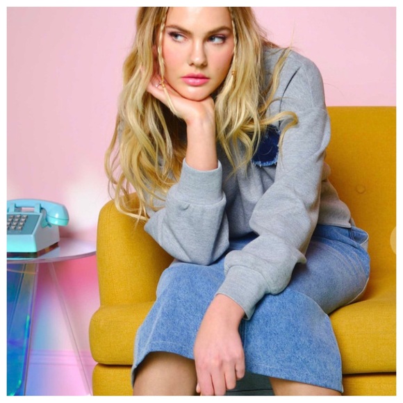 34 Smile Denim Patch Crop Sweatshirt - Picture 4 of 4